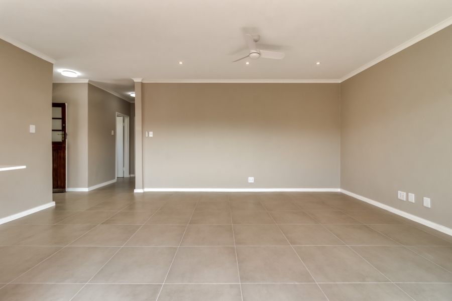 To Let 2 Bedroom Property for Rent in Lionviham Western Cape